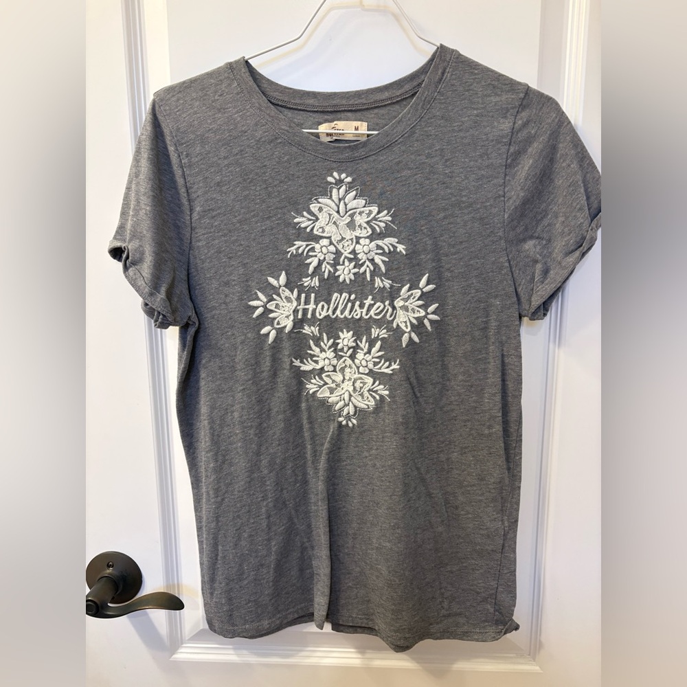 Hollister Charcoal Tee with Cream embroidery